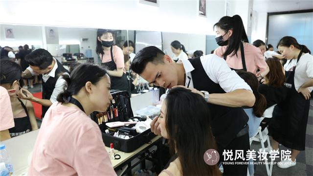[上城区化妆学校哪家好] 杭州国家认可的化妆学校